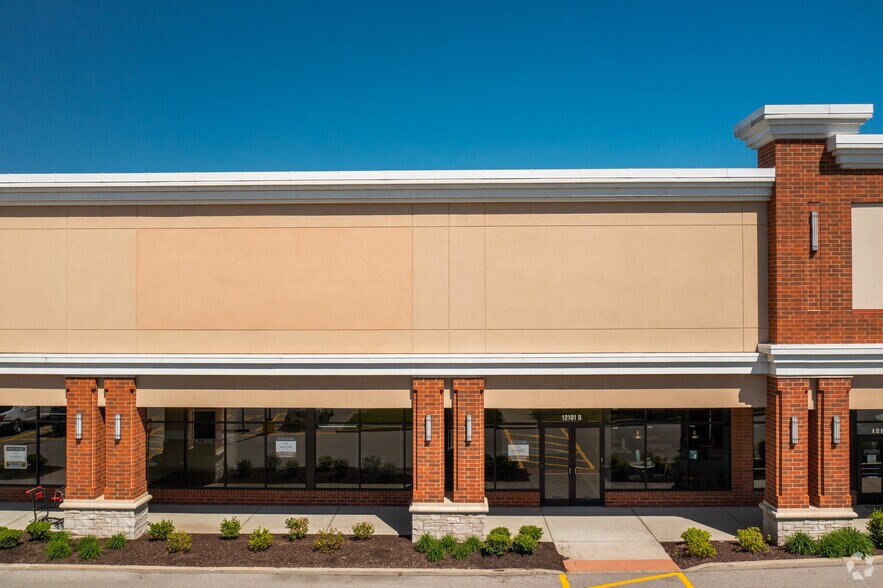 More Photos Of 12101-12153 Manchester Rd, Des Peres General Retail For Lease