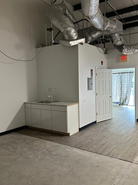 More Photos Of 1925-1963 Barber Rd, Sarasota Warehouse For Sale