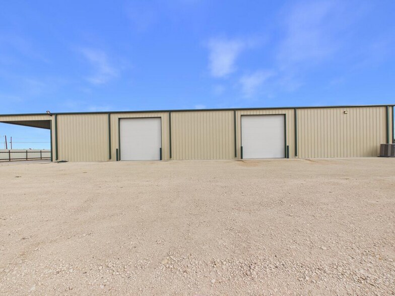 More Photos Of 1100 W Sealy Ave, Monahans Distribution For Sale