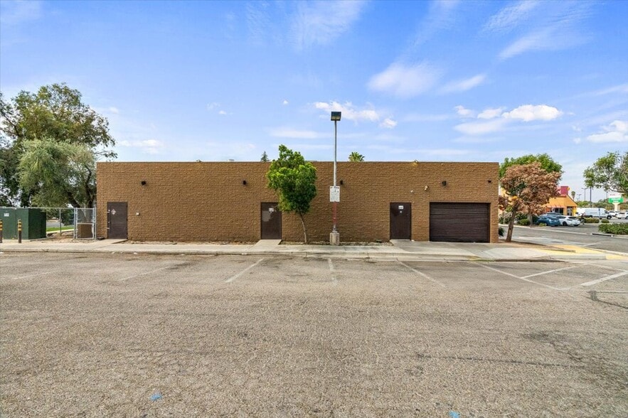 More Photos Of 2673 Mount Vernon Ave, Bakersfield Restaurant For Sale