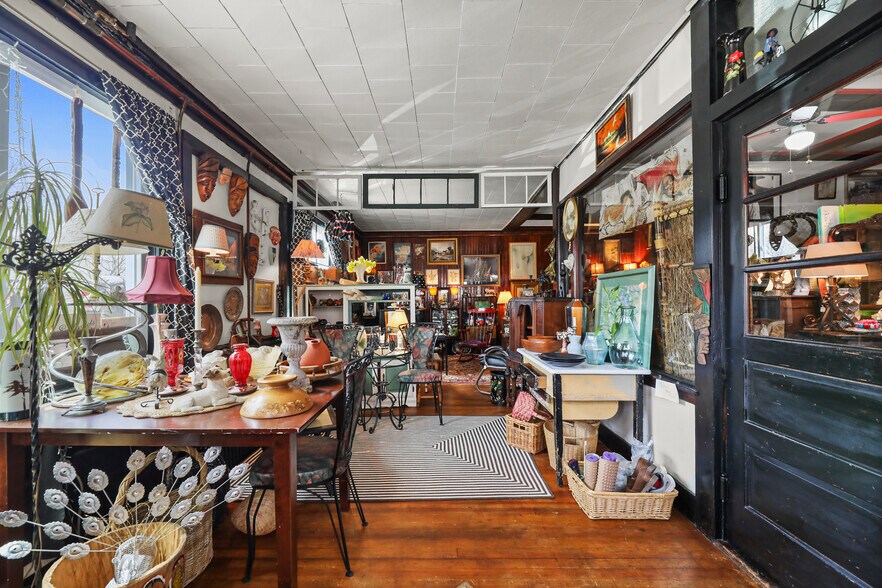 More Photos Of 133 Front St, Housatonic Apartments For Sale