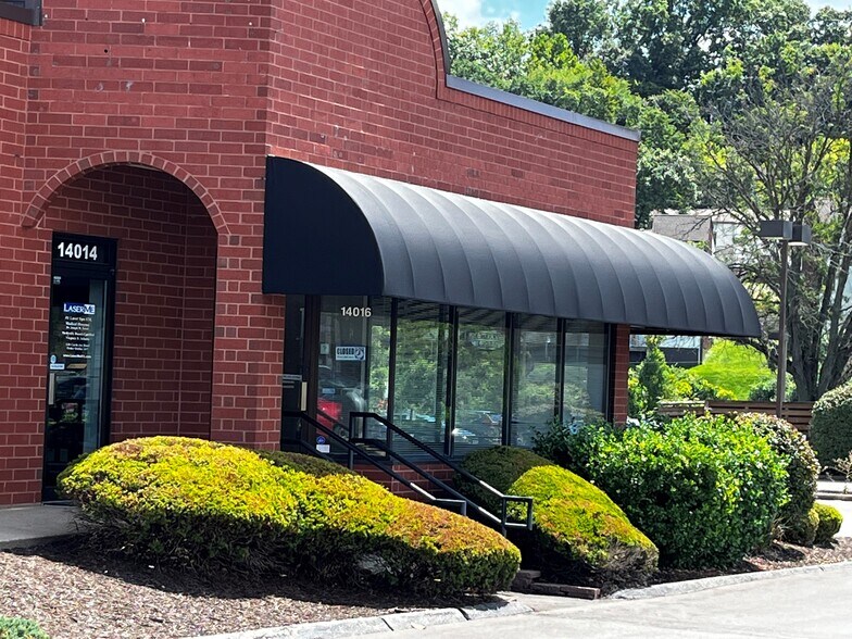 More Photos Of 14004-14016 Manchester Rd, Ballwin General Retail For Lease
