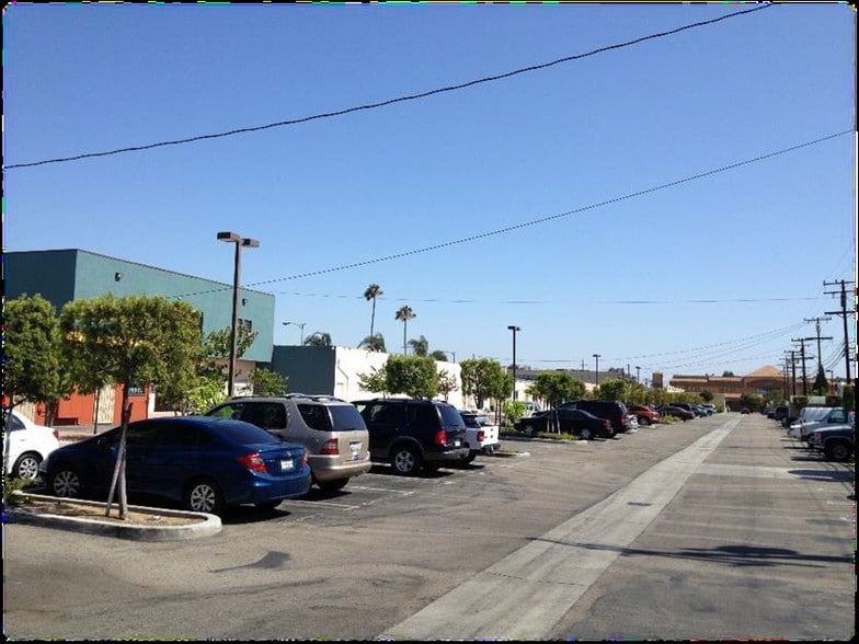 More Photos Of 13901-13915 Van Ness Ave, Gardena Storefront For Lease