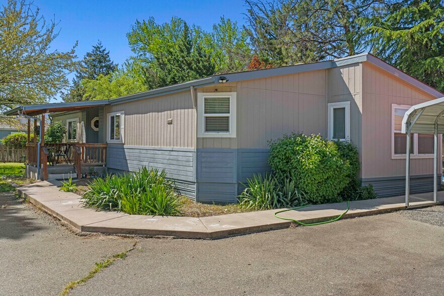 More Photos Of 387 Tavis Dr, Merlin Manufactured Housing Mobile Home Park For Sale