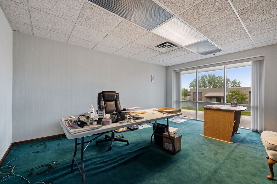 More Photos Of 5601 W 120th St, Alsip Light Distribution For Sale