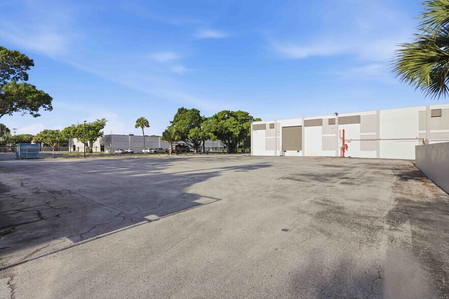More Photos Of 14175 NW 60th Ave, Miami Lakes Industrial For Lease