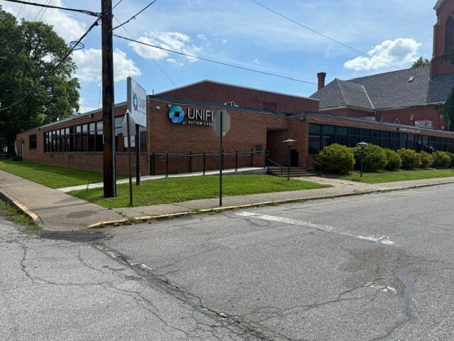 Primary Photo Of 1015 W Indiana St, Evansville Office For Lease