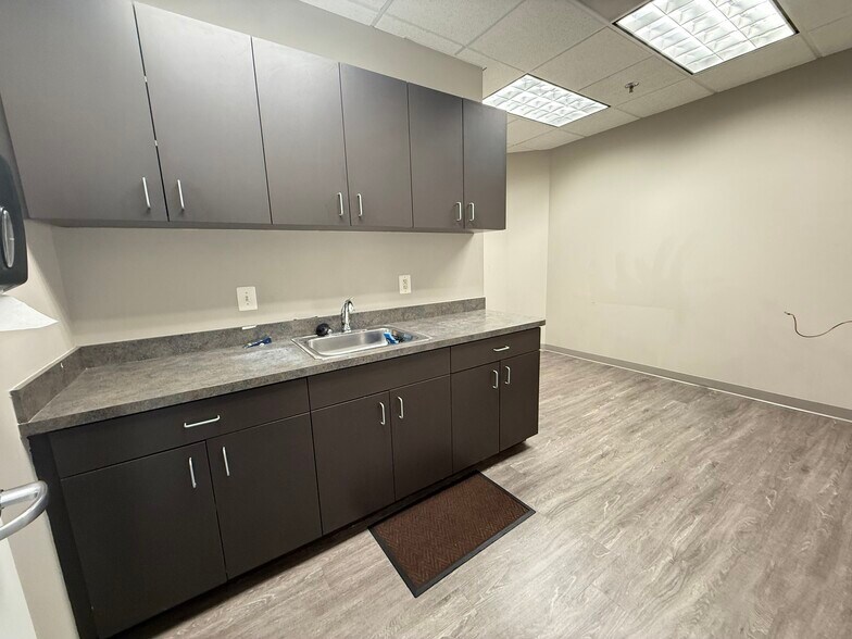 More Photos Of 12200 Tech Rd, Silver Spring Medical For Lease