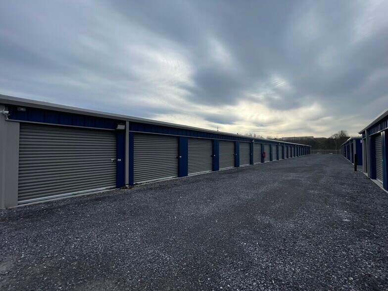 More Photos Of 1122 Amelia Ave, Altoona Self Storage For Sale