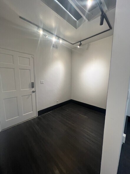 More Photos Of 7540-7542 Fay Ave, La Jolla Storefront Retail Office For Lease