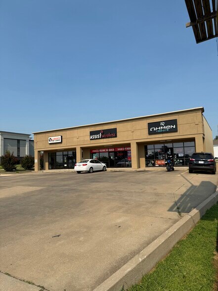 More Photos Of 200 SE Washington Blvd, Bartlesville Storefront Retail Office For Lease