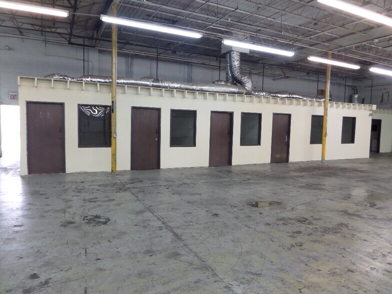 More Photos Of 2602 W Holly St, Phoenix Warehouse For Lease
