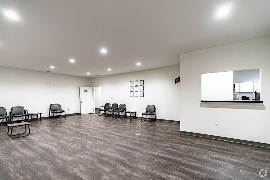 More Photos Of 610 Cave Mill Rd, Bowling Green Medical For Sale