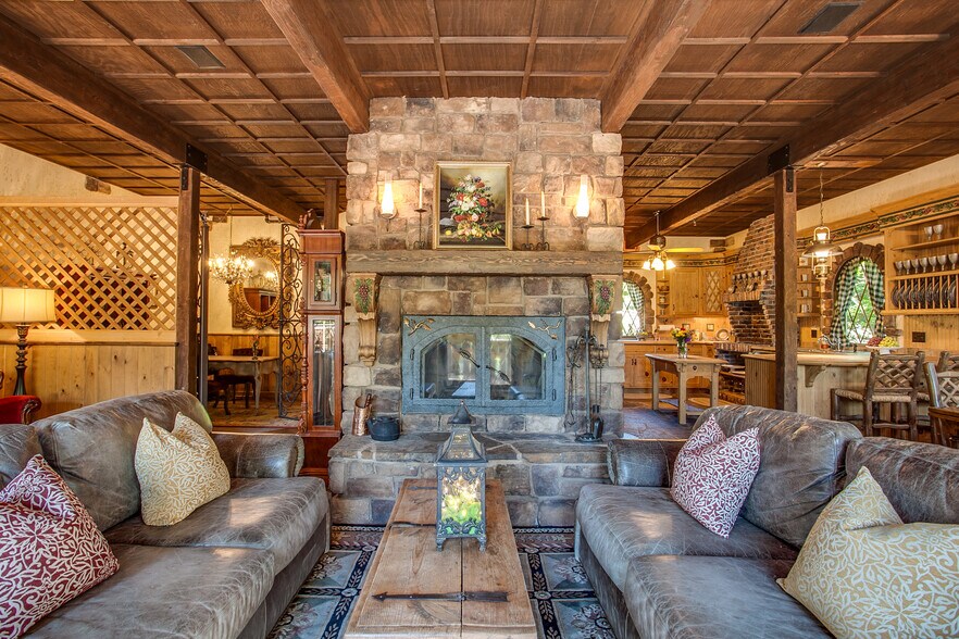 More Photos Of 315 Commercial St, Leavenworth Hotel For Sale