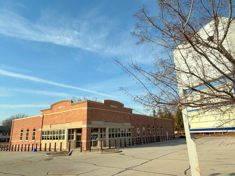 More Photos Of 1525 Cherry St, Toledo Drugstore For Lease