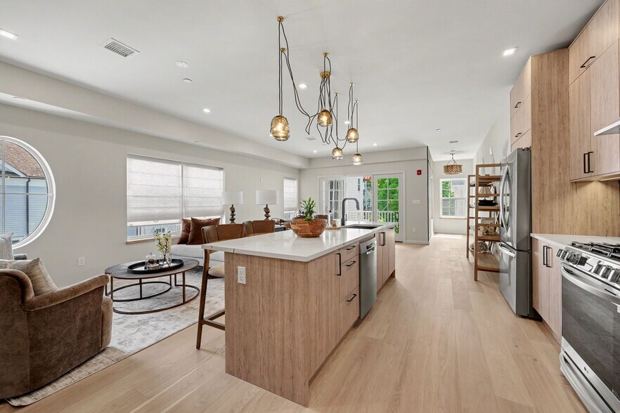 More Photos Of 63 Church St, Greenwich Apartments For Sale
