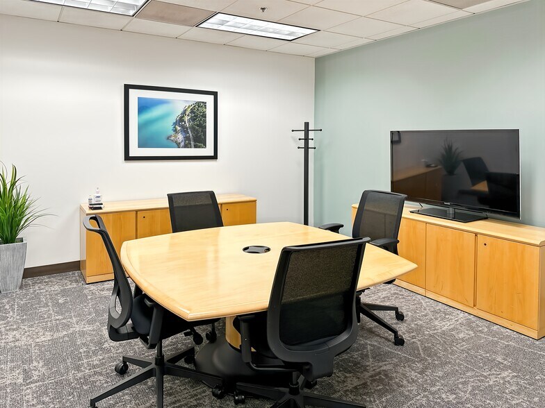 More Photos Of 6303 Owensmouth Ave, Woodland Hills Coworking Space