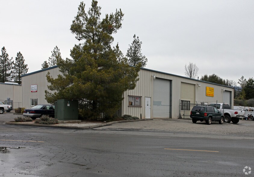 More Photos Of 40077 Enterprise Dr, Oakhurst Warehouse For Lease