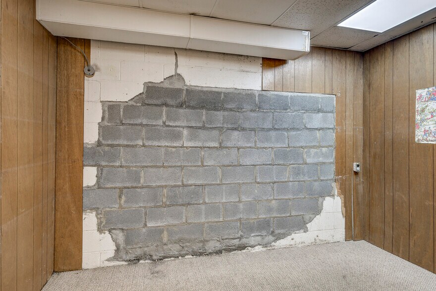 More Photos Of 127 Cherry St, Johnson City Industrial For Sale