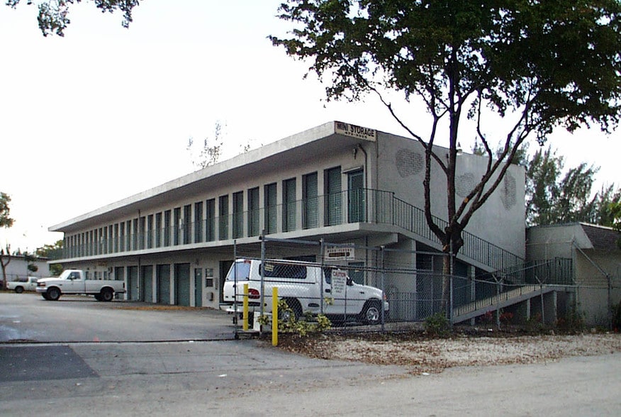 More Photos Of 7000 SW 22nd Ct, Davie Self Storage For Lease