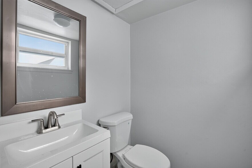 More Photos Of 5130 N Federal Hwy, Fort Lauderdale Unknown For Lease