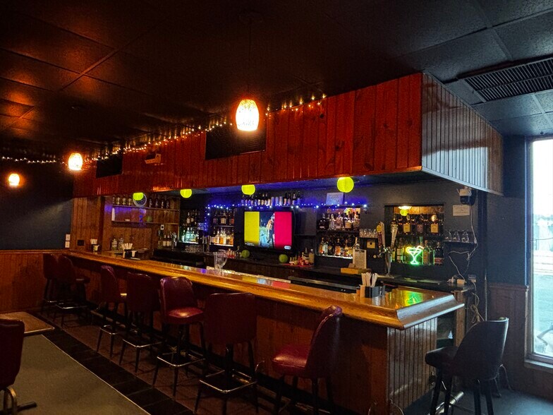 Primary Photo Of 1950 S Wabash St, Wabash Hotel For Sale