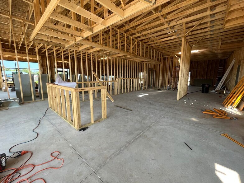 More Photos Of 139 Illini Blvd, Sherman Freestanding For Lease