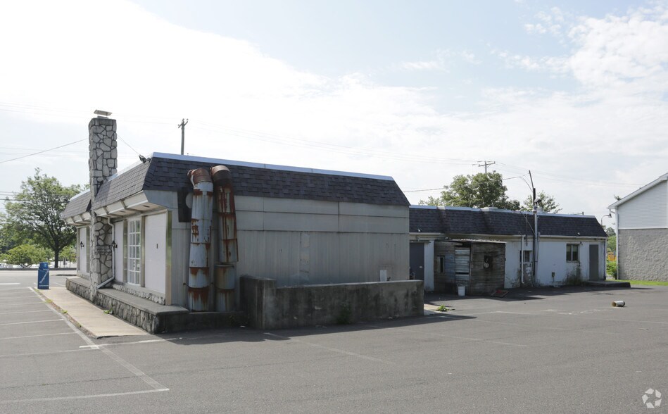 More Photos Of 1765 DeKalb Pike, Blue Bell Restaurant For Sale