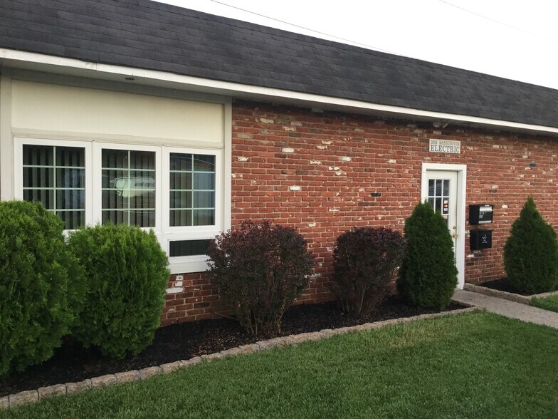 More Photos Of 1010 Rose Ave, Runnemede Flex For Sale