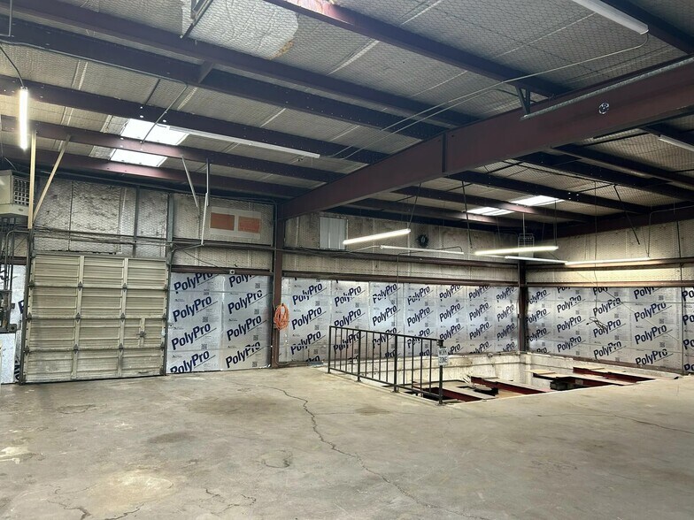 More Photos Of 2008 S Wilson St, Amarillo Auto Repair For Lease