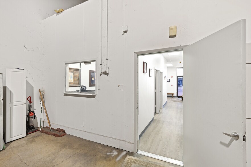 More Photos Of 812-814 Blue Mound Rd, Saginaw Warehouse For Lease
