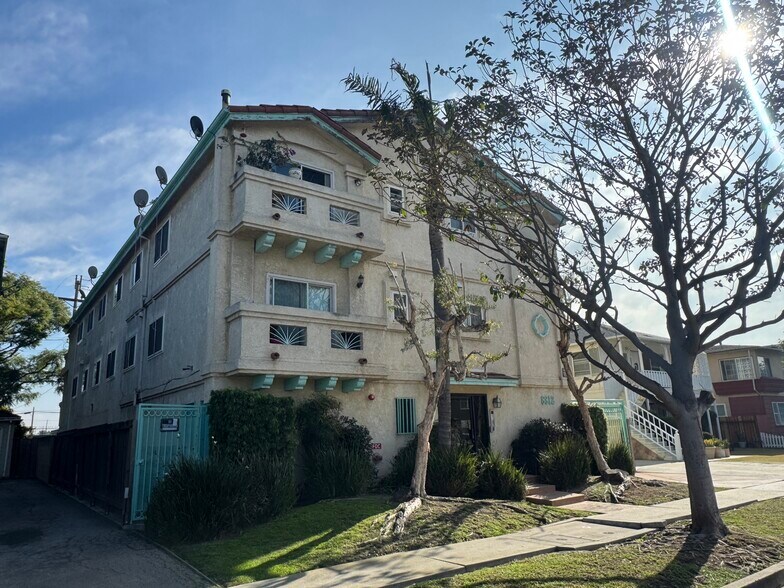 More Photos Of 8812 Reading Ave, Los Angeles Apartments For Sale