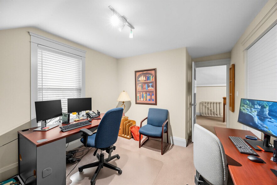More Photos Of 3569 Cawthra Rd, Mississauga Office For Sale