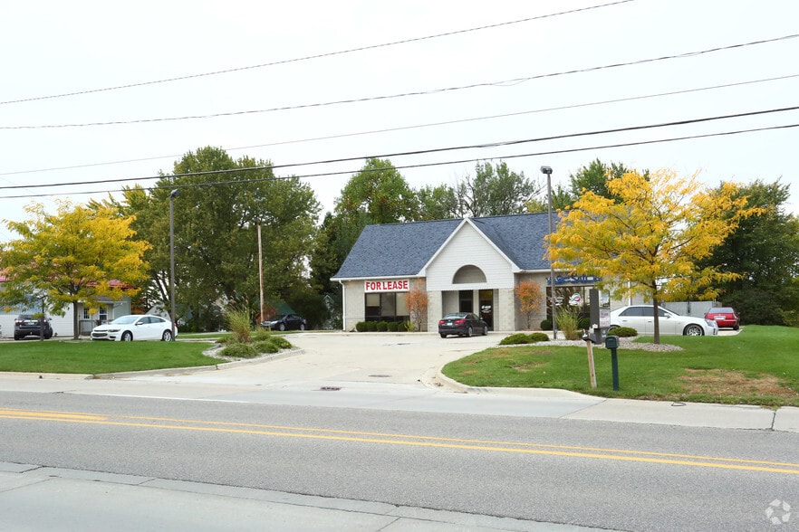 More Photos Of 7500 Fenton Rd, Grand Blanc Freestanding For Lease