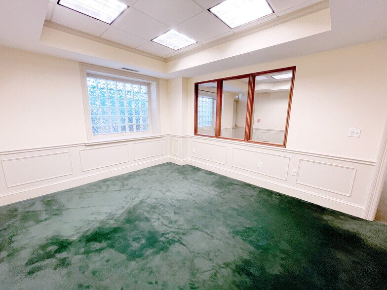 More Photos Of 1812 Massachusetts Ave, Cambridge Storefront Retail Office For Sale