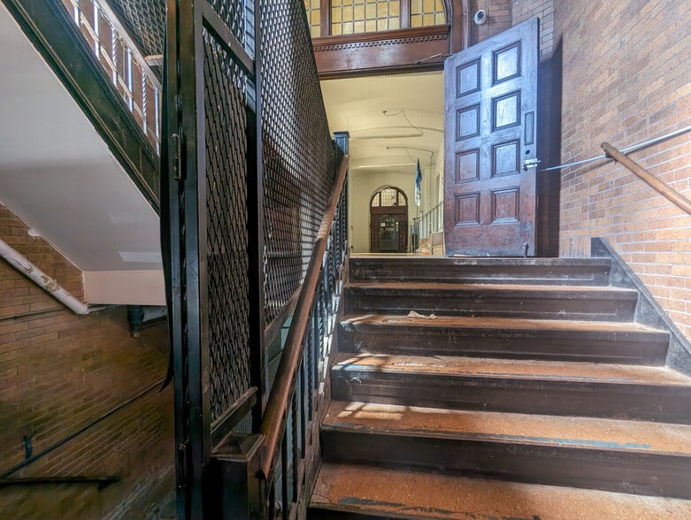 More Photos Of 1901 W Tioga St, Philadelphia Schools For Sale