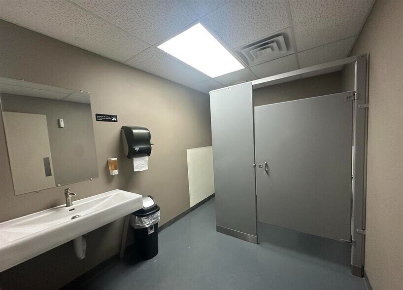 More Photos Of 504 Main St, Varna Restaurant For Sale