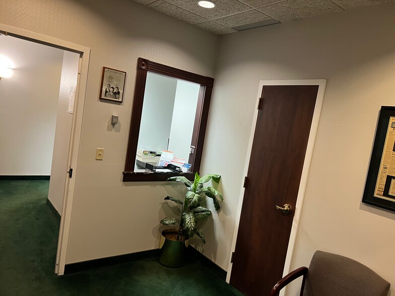 More Photos Of 10121 Paget Dr, Saint Louis Office For Lease