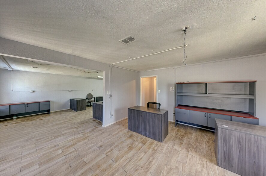 More Photos Of 8002-8004 Homestead, Houston Freestanding For Sale