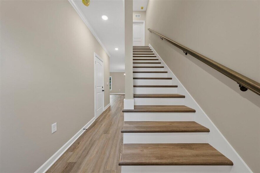 More Photos Of 721 Plano Rd, Bowling Green Apartments For Sale