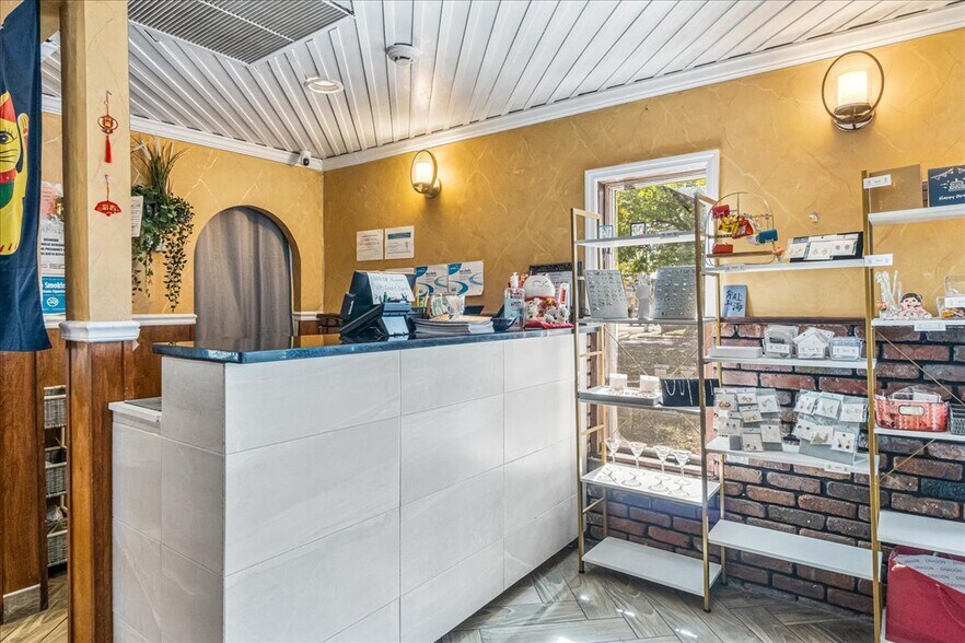More Photos Of 4 Main St, Kings Park Storefront Retail Residential For Sale