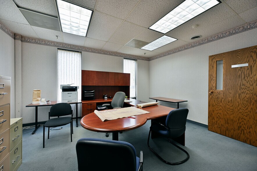 More Photos Of 310 W South St, Rice Lake Manufacturing For Lease