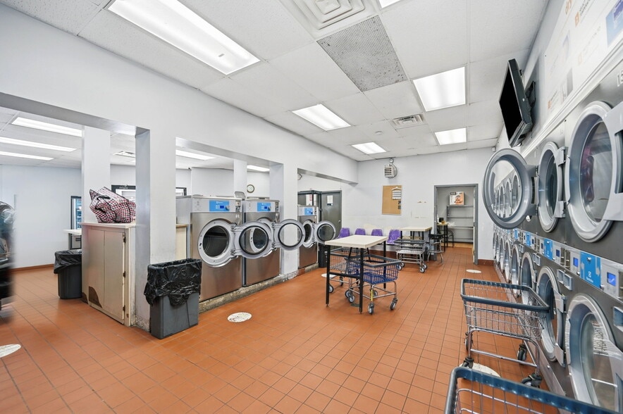 More Photos Of 625-627 Springfield Ave, Newark Storefront For Sale