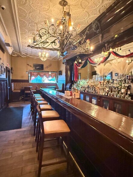 More Photos Of 200 W Portage Ave, Sault Sainte Marie General Retail For Sale