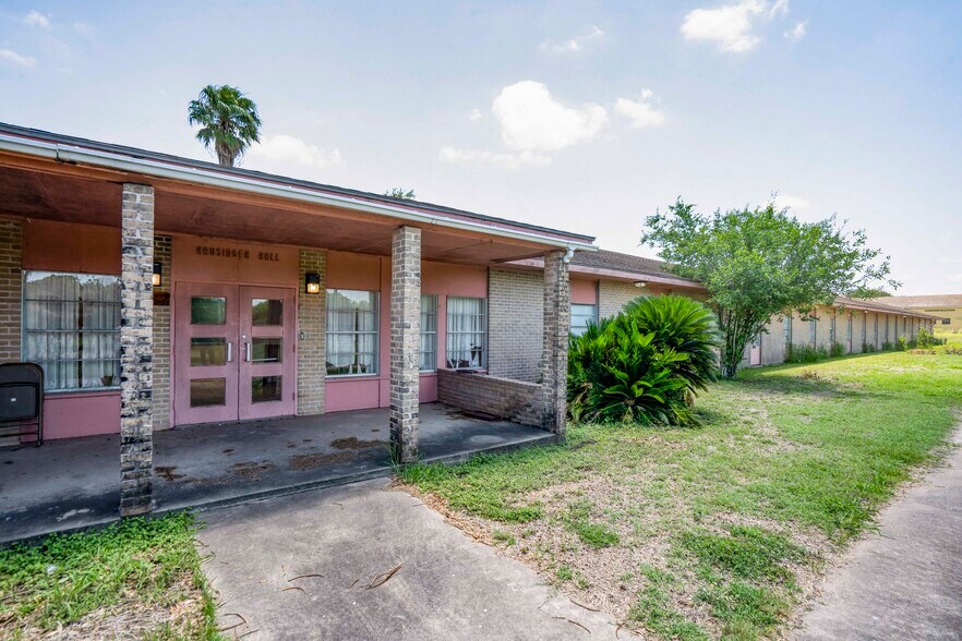 More Photos Of 1214 S Bridge Ave, Weslaco Schools For Sale