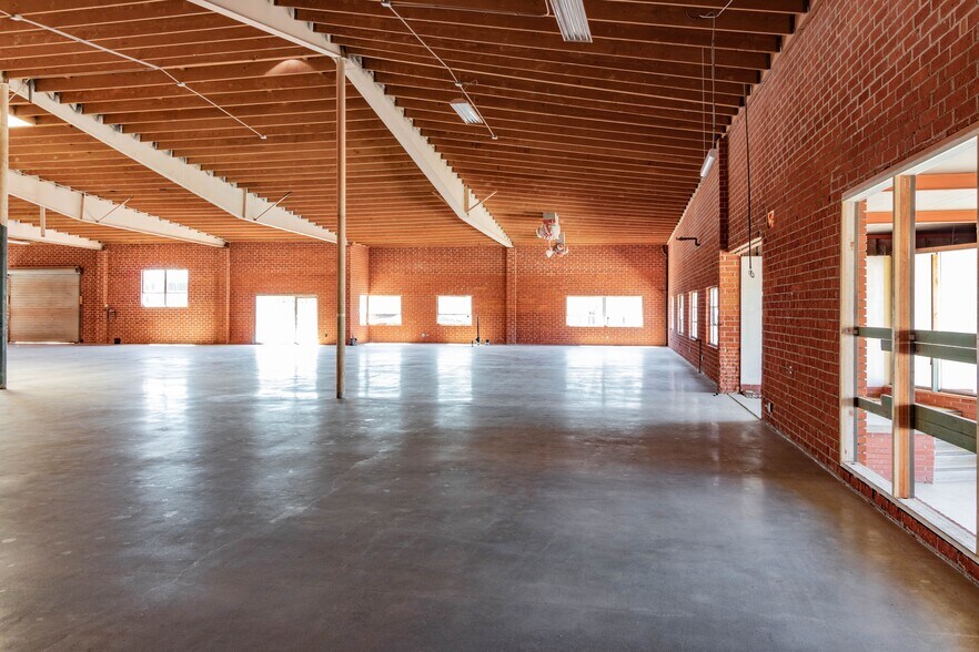 More Photos Of 5880 Adams Blvd, Culver City Industrial For Lease