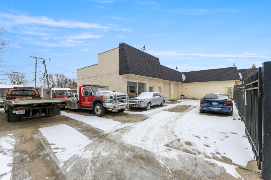 More Photos Of 17310 E 9 Mile Rd, Eastpointe Freestanding For Sale