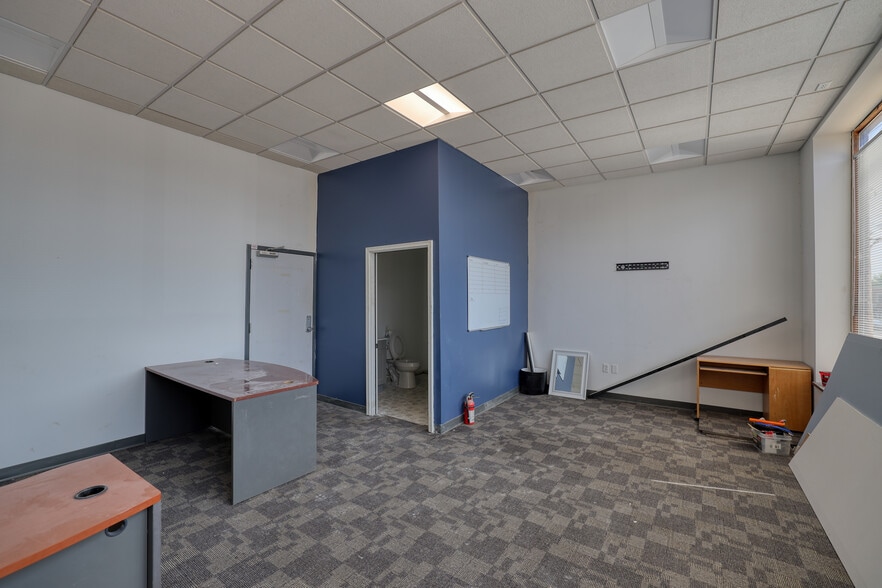 More Photos Of 8213 Gravois Rd, Affton Warehouse For Sale