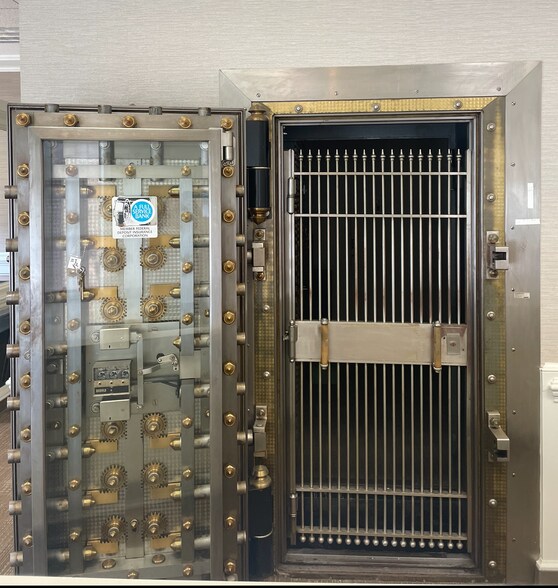 More Photos Of 101 N Congress St, Winnsboro Bank For Lease