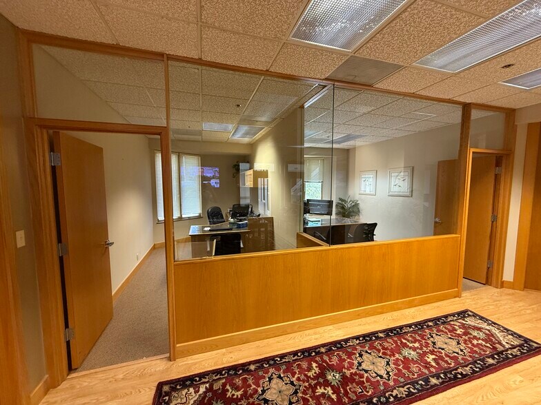 More Photos Of 400 5th Ave S, Naples Office For Lease
